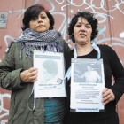 Alejandra Ballestero y Viviana Valentich, hijas de obreros desaparecidos. Imagen: Guadalupe Lombardo