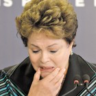 La presidenta brasileña, Dilma Rousseff, llora durante la presentación del informe. Imagen: AFP