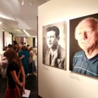 Durante la inauguración de la muestra Distancias.