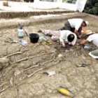 Todos los cuerpos de la primera fosa, que todavía está en proceso de exhumación, serían de hombres.