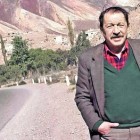 Hombre mirando a su tierra. Héctor Tizón decía que Yala, su pueblo, era el centro del universo. Por eso sostenía que era imposible crear en tierras extrañas./pepe mateos