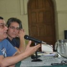 Horacio Castellanos Moya (en primer plano) y Rodrigo Rey Rosa durante la jornada del viernes.