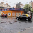 Jairo Natanel Trasante cayó herido en la esquina de Zeballos y Dorrego. (Foto La Capital)