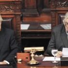 El presidente José Mujica lee el texto de cinco carillas en la Legislatura uruguaya reconociendo la responsabilidad del Estado en el caso Gelman.