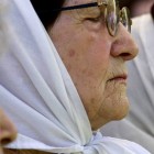 Madres de Plaza de Mayo presentes en el Bosque de la Memoria, en años anteriores. (Prensa Secretaría de Cultura)