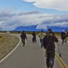 Resistencia al desalojo durante la recuperación productiva en el sector Vuelta del Rio, Leleque, Ruta 40.