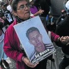 Marcha. Las madres, frente a la iglesia de Guadalupe, en el DF. /Reuters