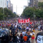 Ciudadanos mexicanos protestan por la desaparición de normalistas en Ayotzinapa