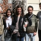 Postal familiar. Sabrina Gulino rodeada de familiares biológicos y adoptivos.
