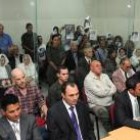 Tras sus abogados, los acusados Chomicky, Vergara, Marcote, Lofiego y Scortecchini. Díaz Bessone siguió la audiencia desde una sala contigua.