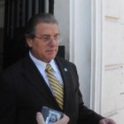 El custodio de Rodríguez quiso impedir que le sacaran fotos. Imagen: Alberto Gentilcore
