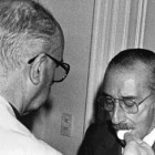 Videla recibe la hostia.